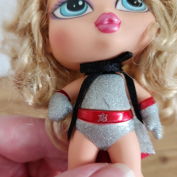 Bratz Babies Super Cloe - Picture 3 of 6